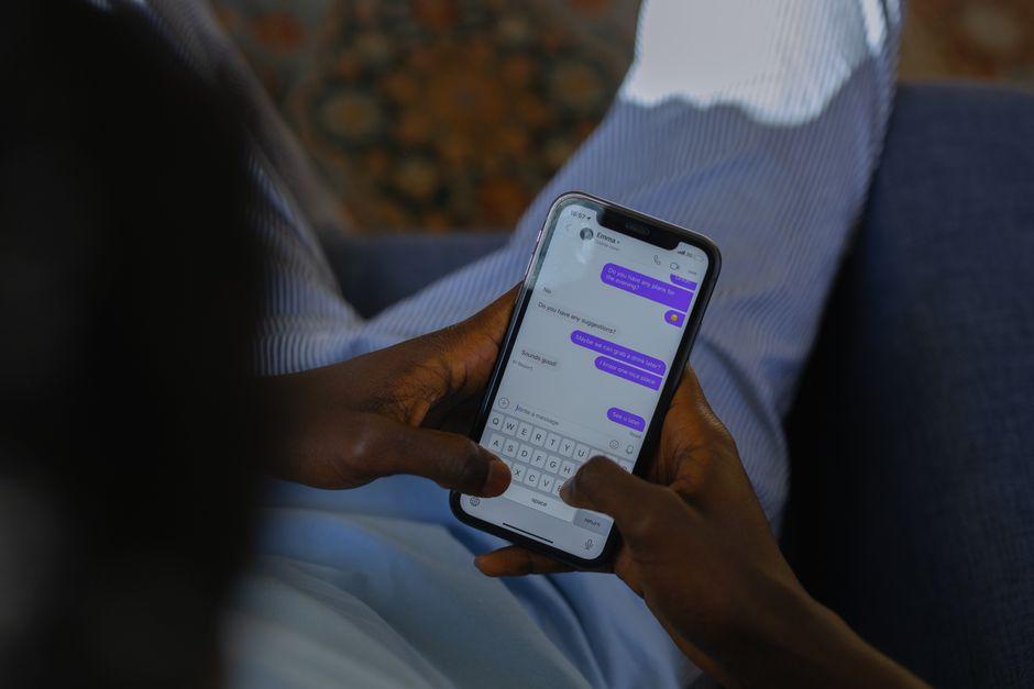 How Informal Grammar in Texting Affects Language Proficiency